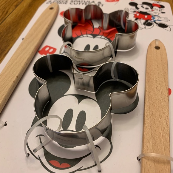 Disney Spatula & Cookie Cutter Set - Picture 3 of 8